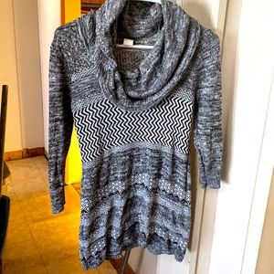 Turtle neck pullover sweater by Venus.